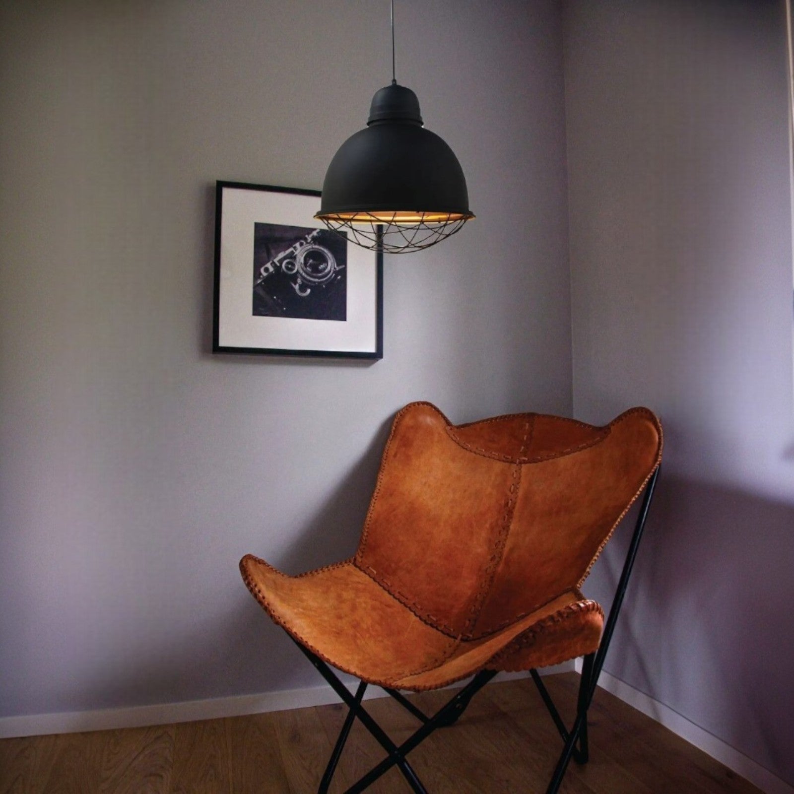 Einzelne Pendelleuchte aus Metall